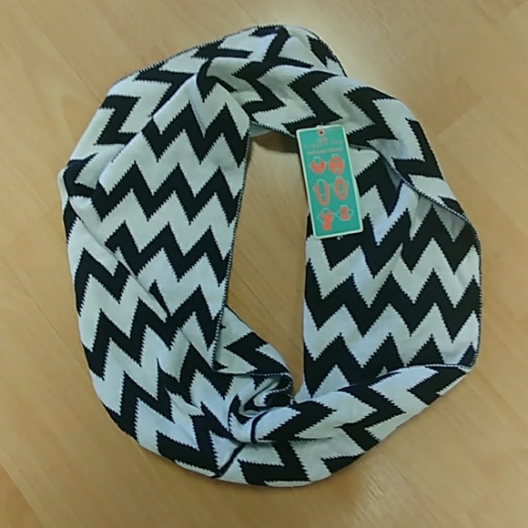 Copper Key Chevron Infinity Scarf - Picture 5 of 8